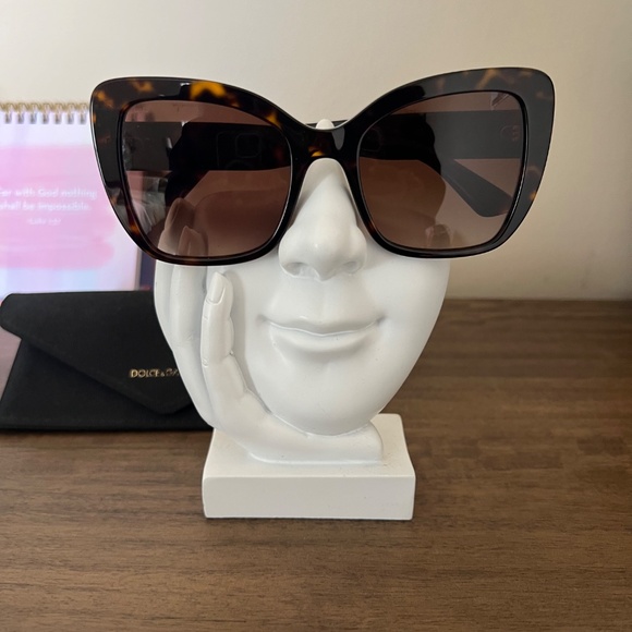 Dolce and Gabbana sunglasses Tortoise shell print main image 6
